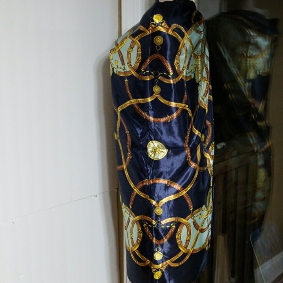Beautiful silk Scarf - Picture 4 of 7